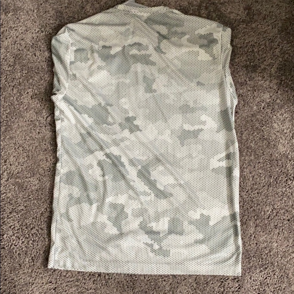 Shirts - Picture 7 of 8